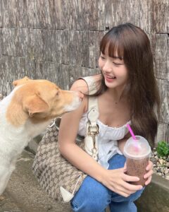 ยูทูปเบอร์สาวสวย