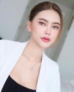 น้ำแข็งทิพวรรณ นักร้องสาว